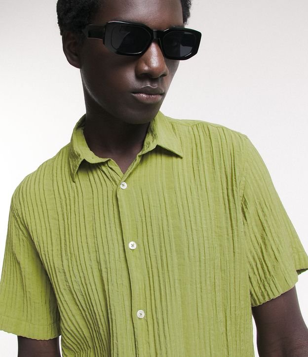Camisa Regular em Viscose com Textura Canelada Verde 1