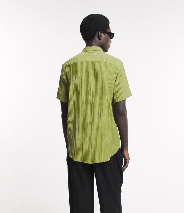 Camisa Regular em Viscose com Textura Canelada Verde 6