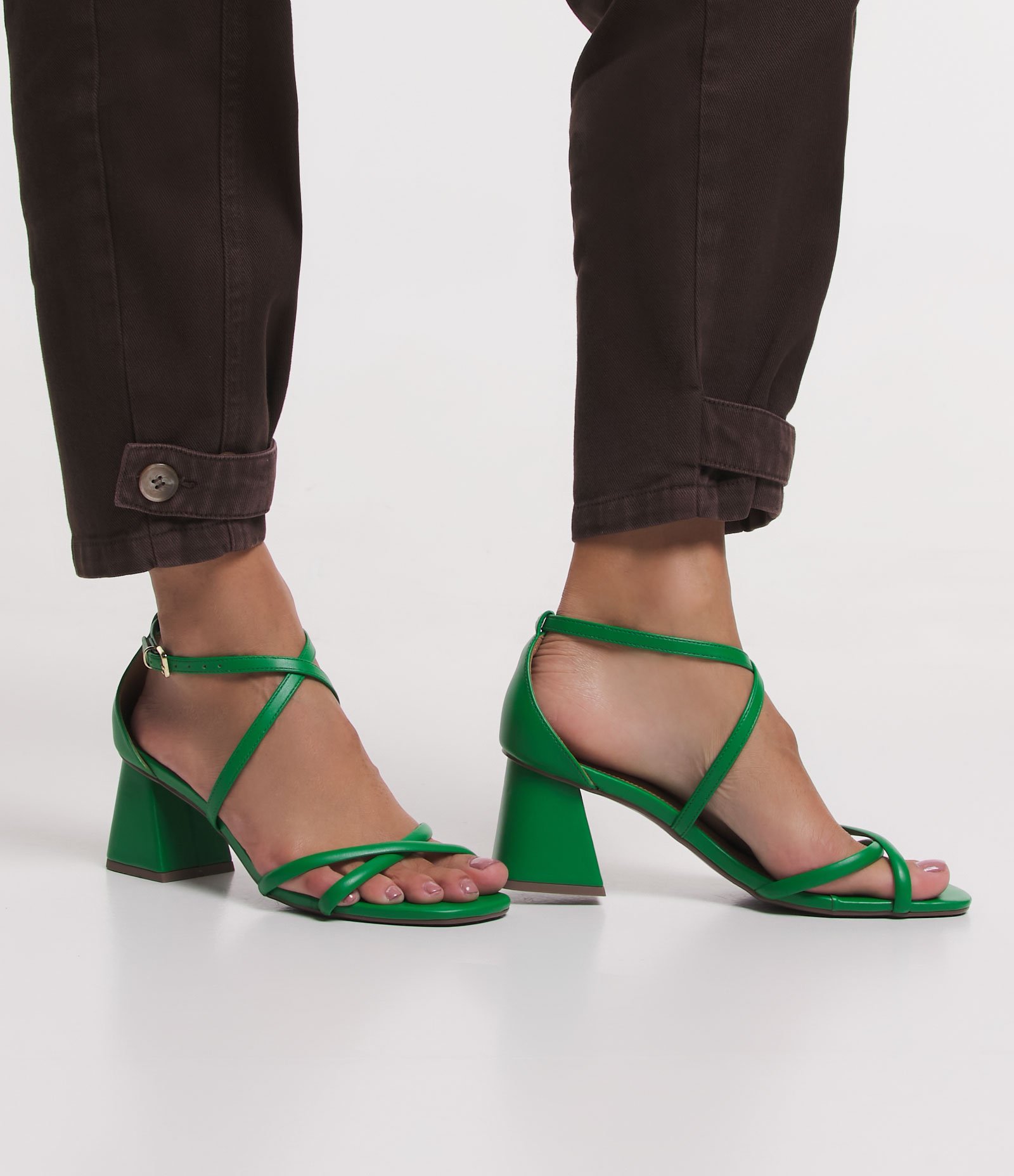 Sandália Multi Tiras com Salto Bloco 2