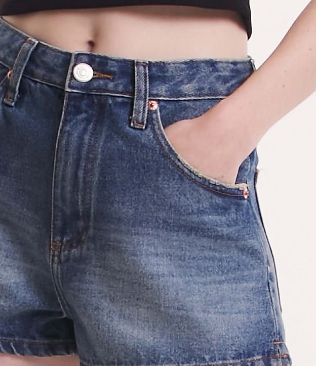 Short Cintura Alta em Jeans com Puídos no Bolso Azul 4