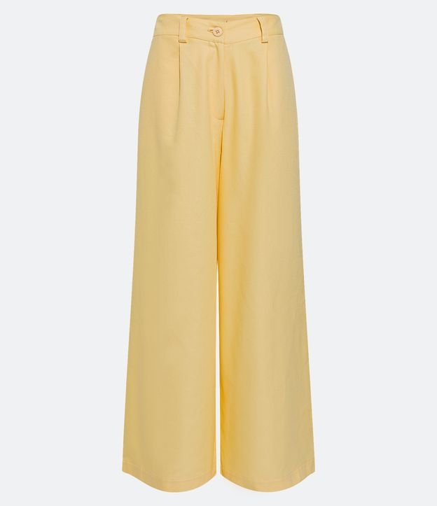 Calça Pantalona em Sarja Leve com Passantes no Cós e Pregas Amarelo 5