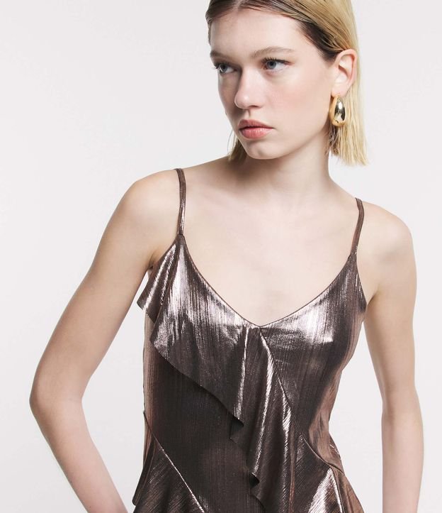 Vestido Midi Texturizado em Tecido Metalizado com Babados Dourado 3