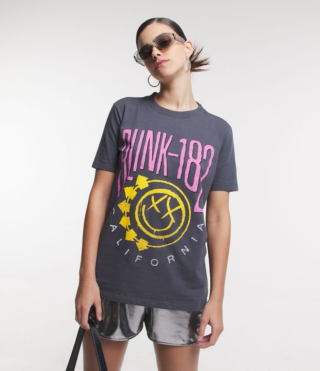 Camiseta Alongada em Meia Malha com Estampa Blink 182 Cinza 1