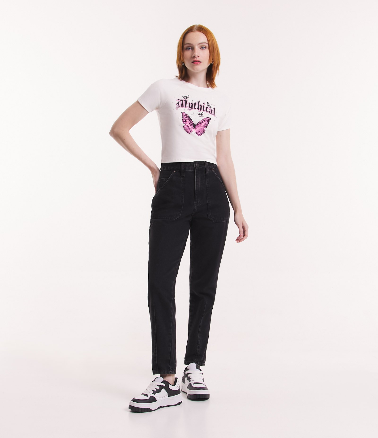 Calça Mom Jeans com Bolsos Grandes e Ajuste na Barra Preto 1