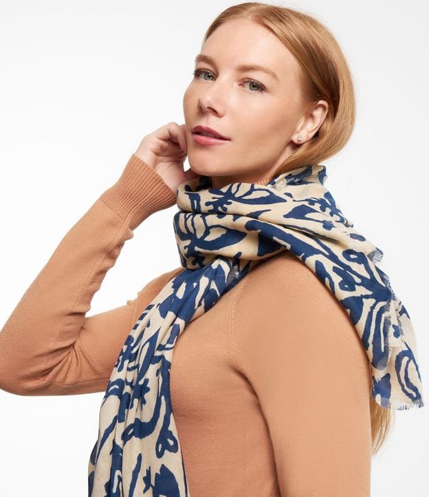 Lenço com Estampa Floral e Mini Franjas