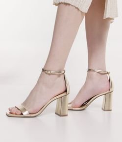 Sandália com Salto Alto Grosso