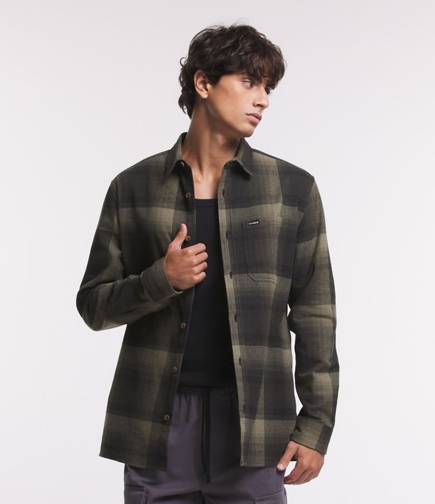 Camisa Regular em Algodão Xadrez com Bolso e Manga Longa