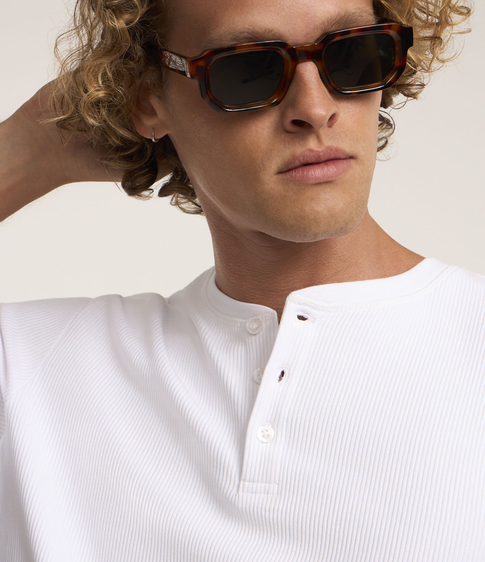 Camiseta em Malha Texturizada com Botões na Gola Branco 3