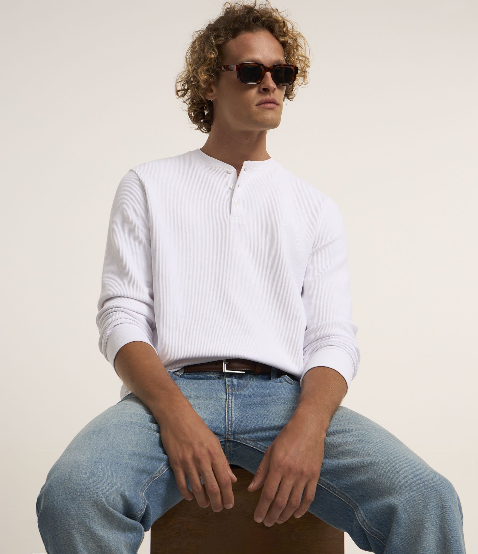 Camiseta em Malha Texturizada com Botões na Gola Branco 4