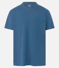 Camiseta Comfort Básica em Malhão com Etiqueta na Manga
