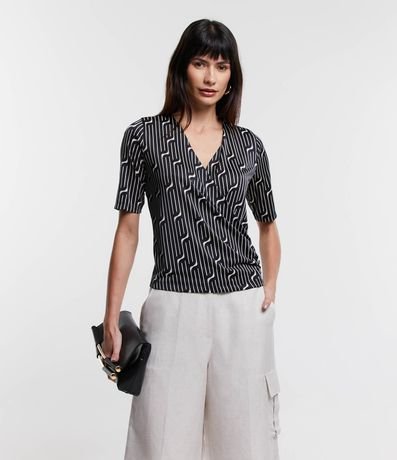 Blusa em Microfibra com Estampa Geométrica Blusa em Microfibra com Estampa Geométrica