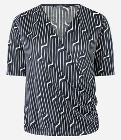Blusa em Microfibra com Estampa Geométrica