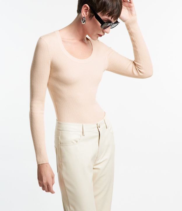 Blusa em Viscose com Decote U