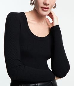 Blusa em Viscose com Decote U