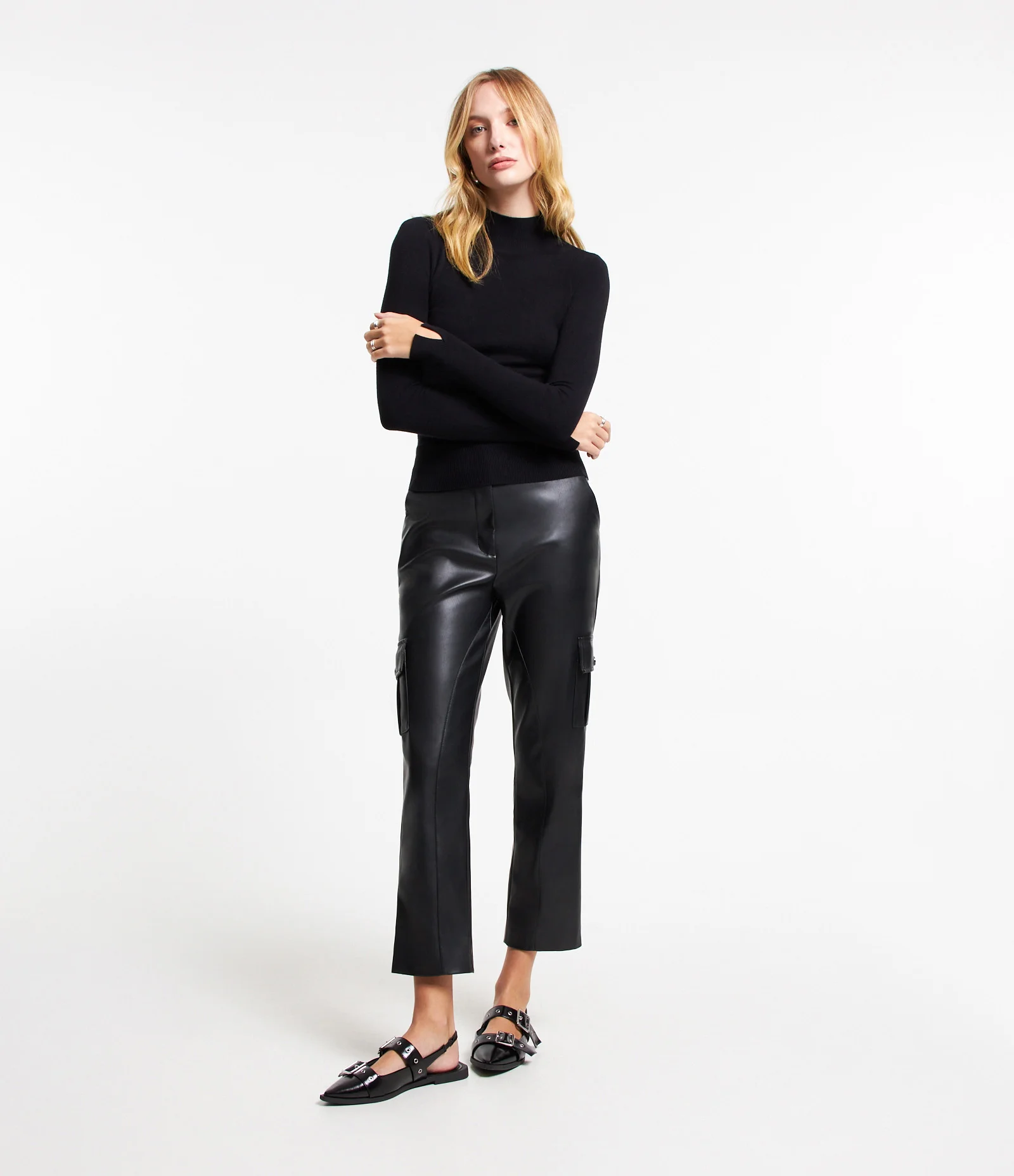 Blusa Básica em Tricô com Golinha Alta Preto 2