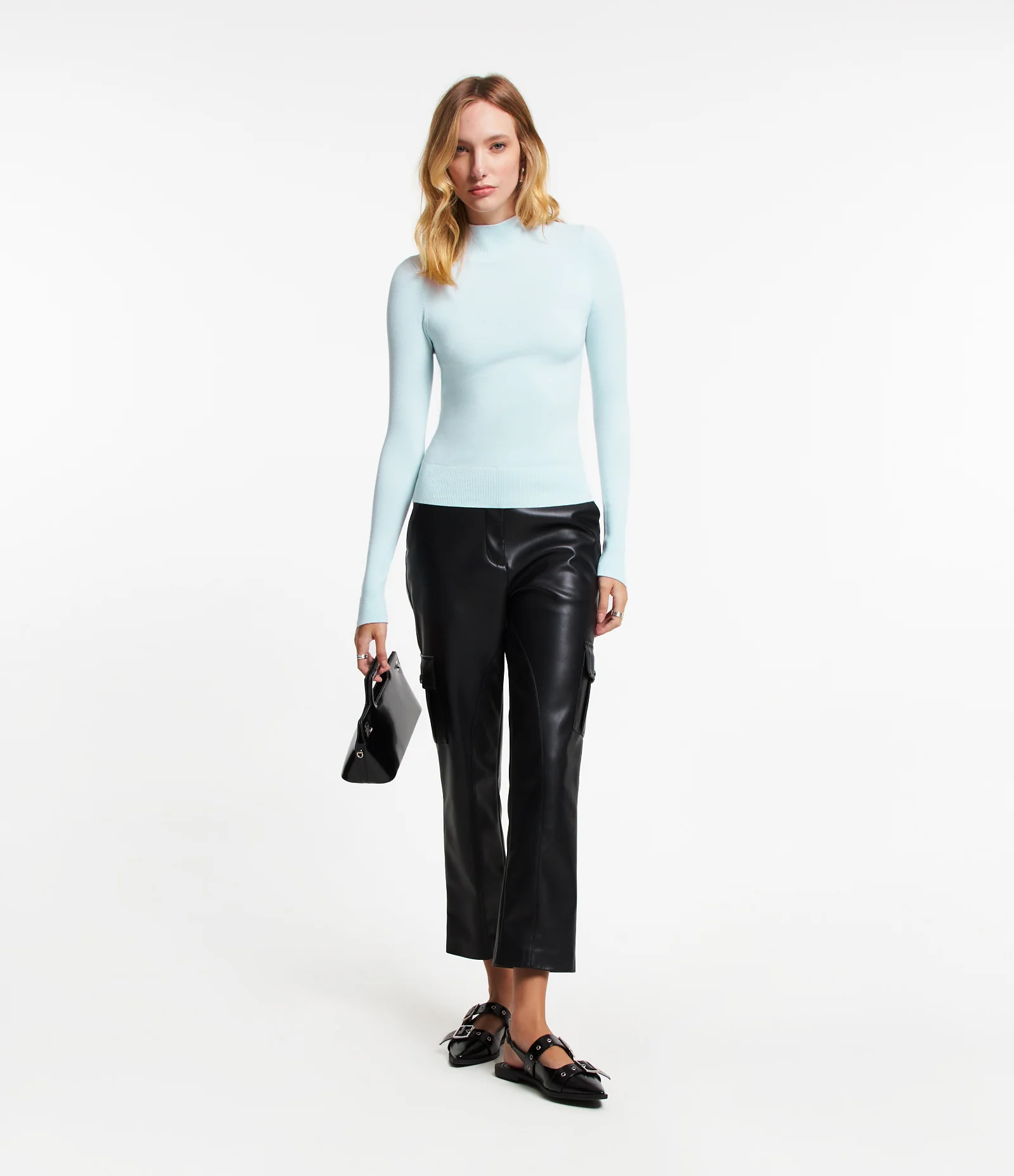 Blusa Básica em Tricô com Golinha Alta 2