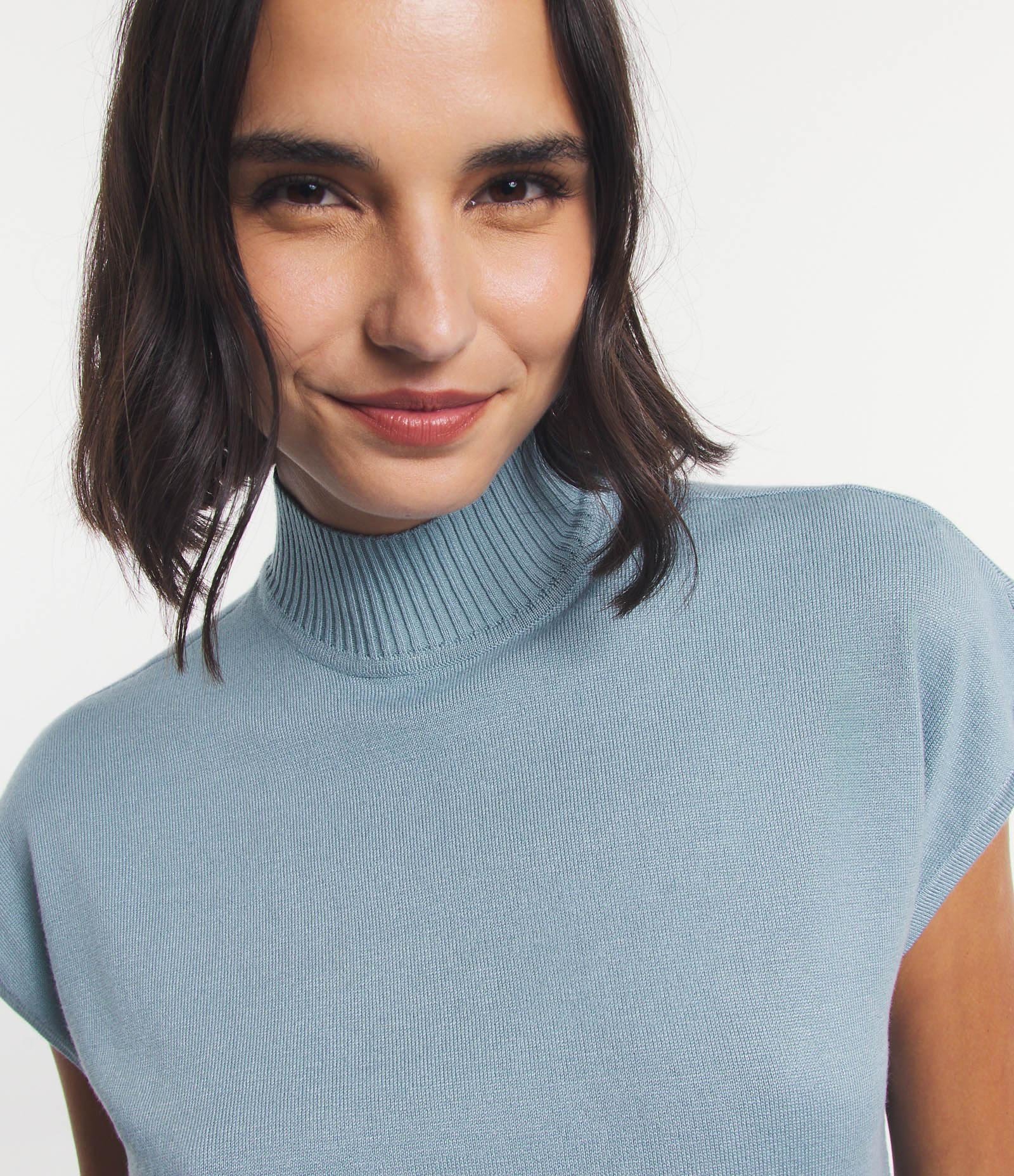 Blusa em Tricô com Gola Alta e Manga Curta Sem Cava 5