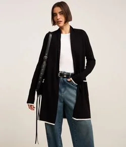 Cardigan Alongado em Tricô com Detalhes Contrastantes