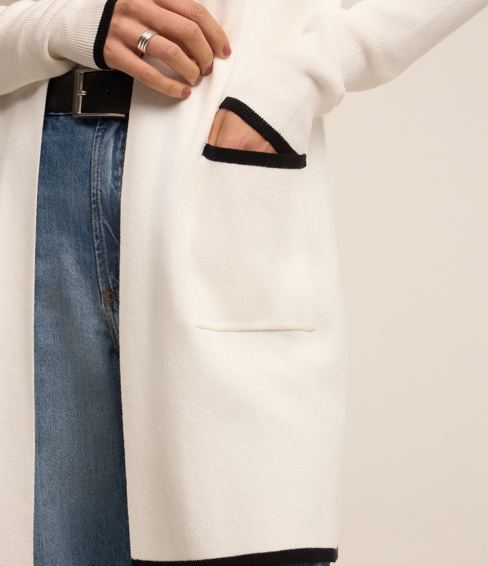 Cardigan Alongado em Tricô com Detalhes Contrastantes Branco Neve 4