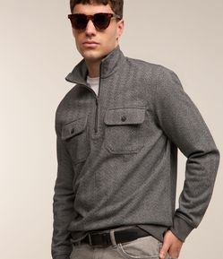 Blusão Texturizado com Gola Alta e Zíper Frontal