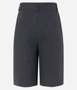 Bermuda Alongada Alfaiatada com Estampa Risca de Giz