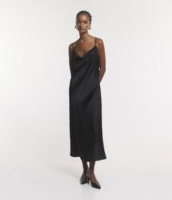 Vestido Slip Dress em Tecido Acetinado com Decote Degagê