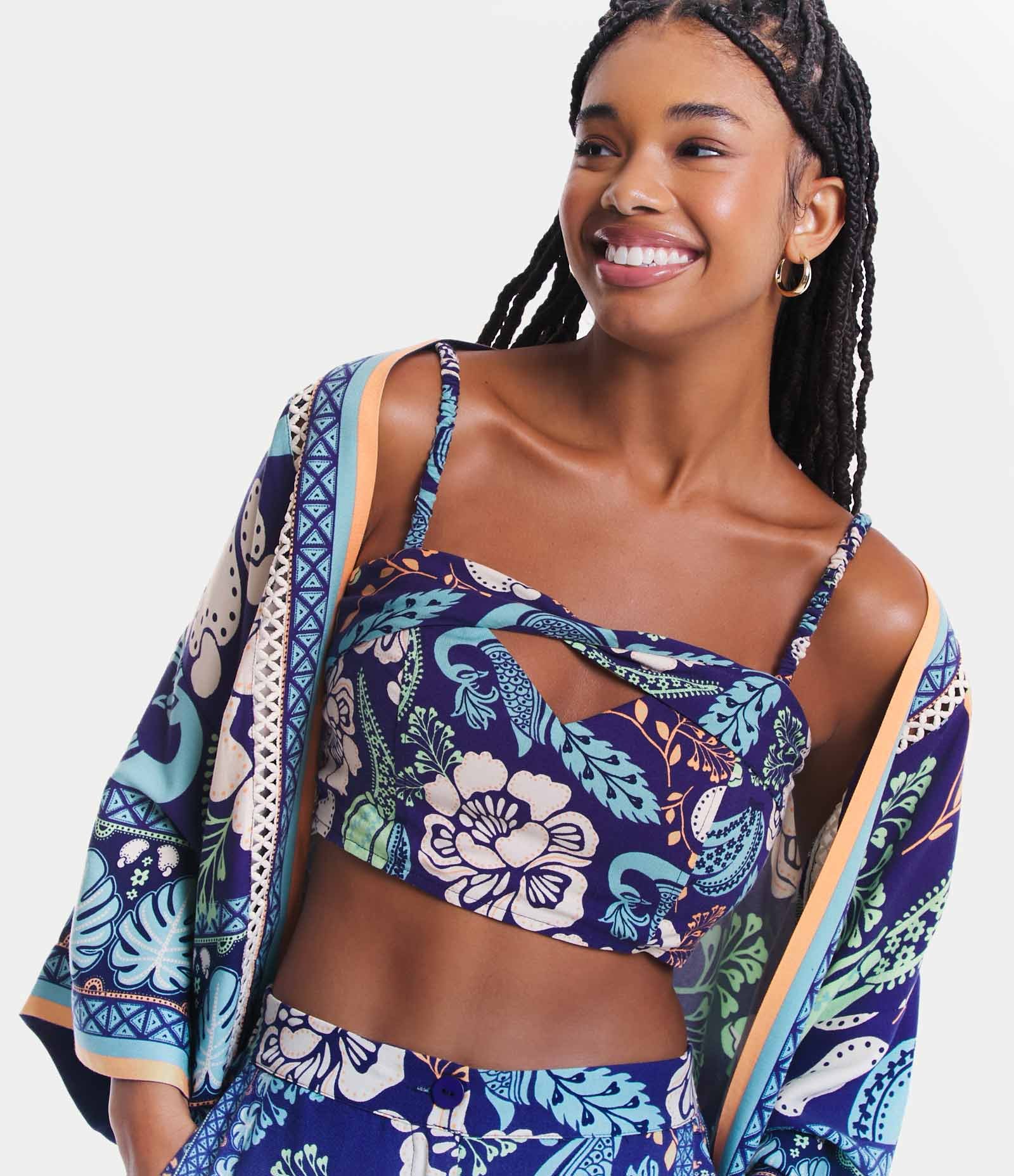 Blusa Cropped de Alça em Viscose Floral com Decote Coração Azul 4