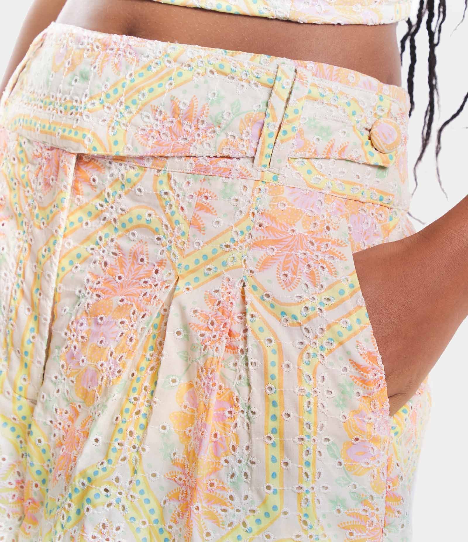 Short em Laise com Cós Largo e Estampa Floral Bege 4