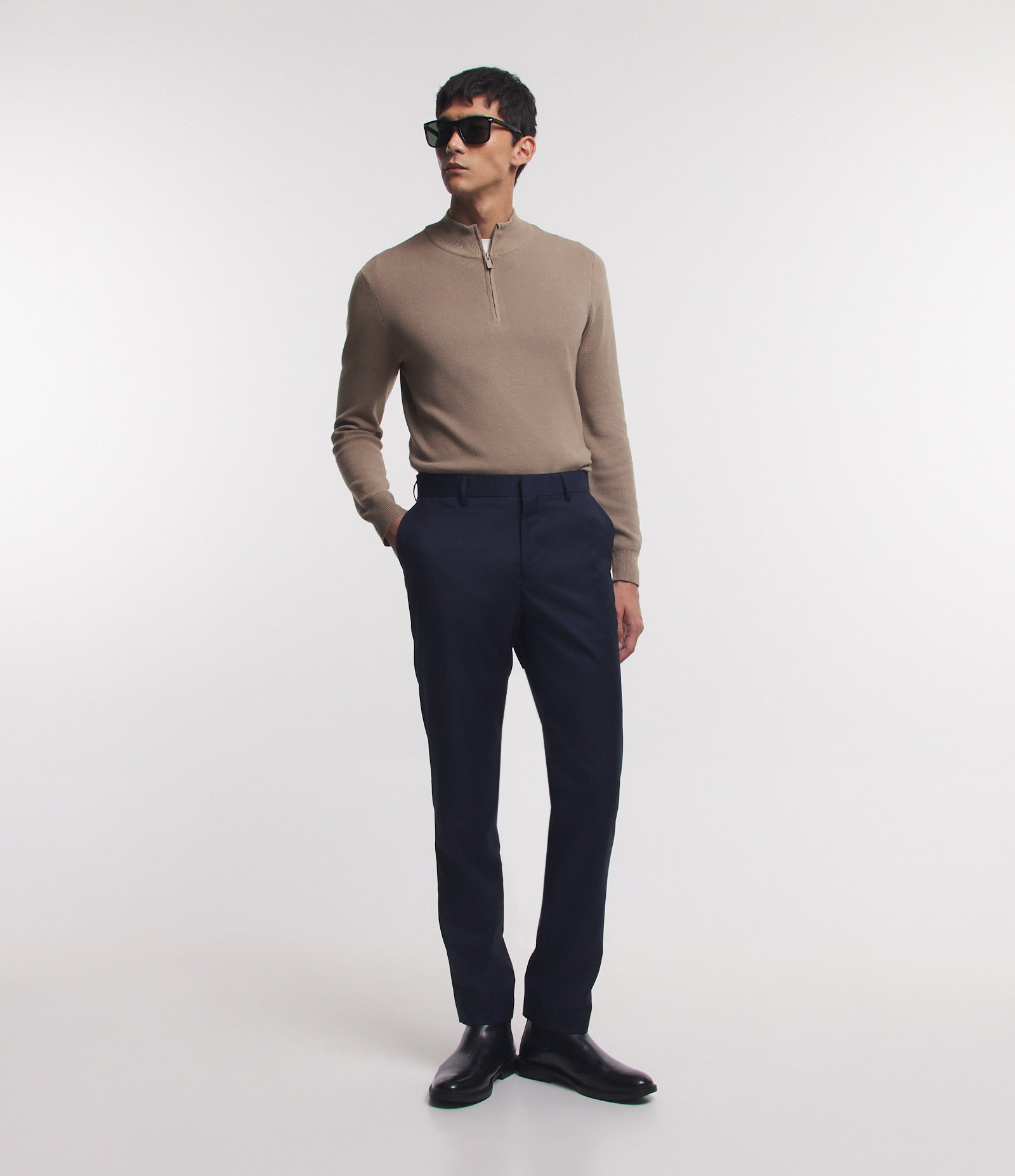 Suéter Comfort em Viscose Texturizada com Gola Alta e Zíper Bege 2