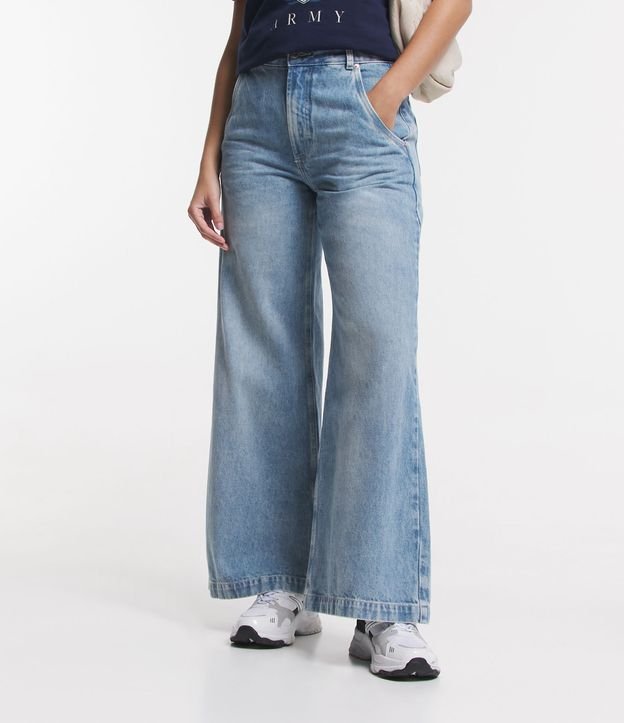 Calça Wide Leg Jeans com Abertura Grande no Bolso Frontal Azul 2