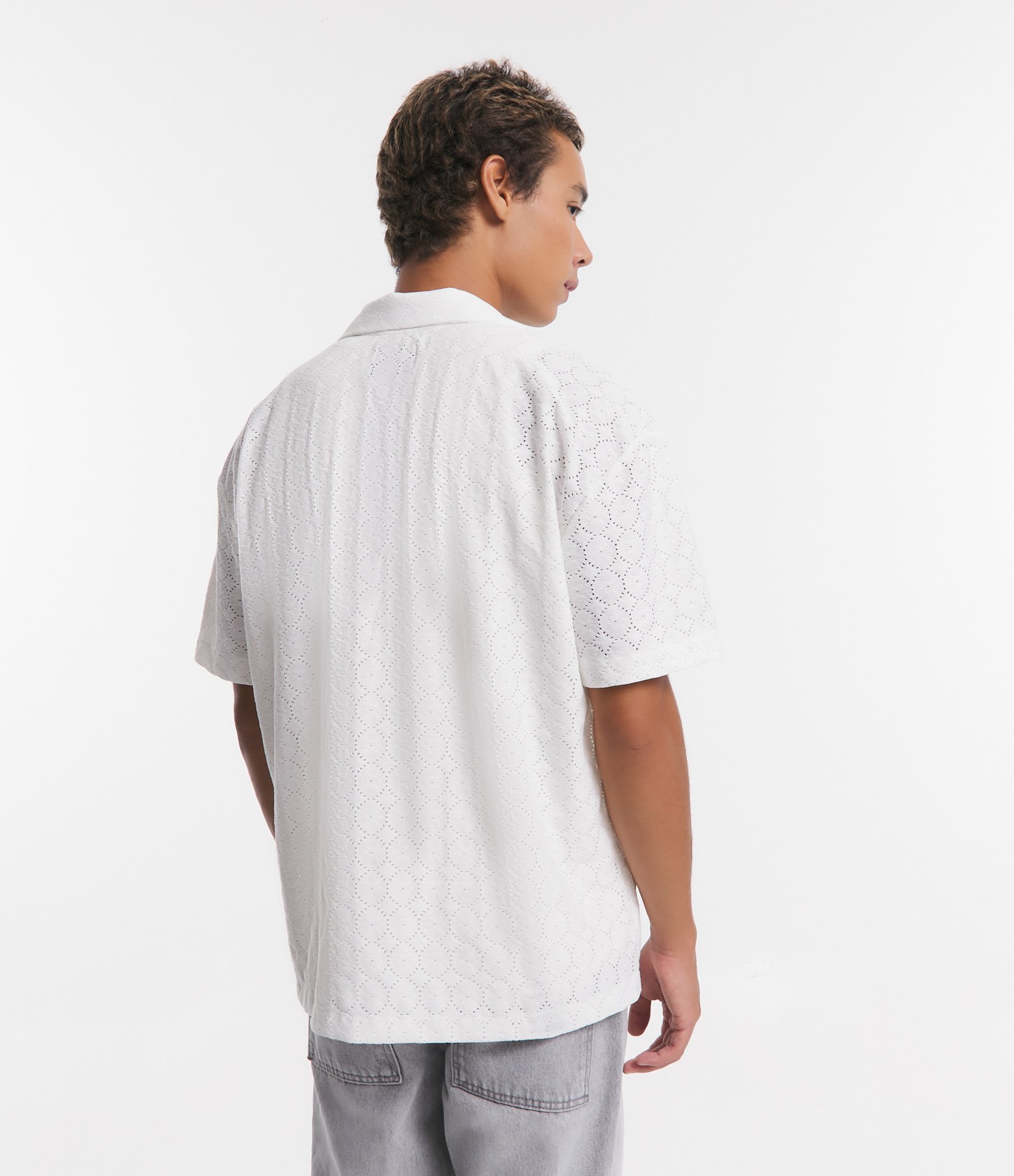 Camisa Boxy em Malha com Bordado e Vazadinhos Branco 4