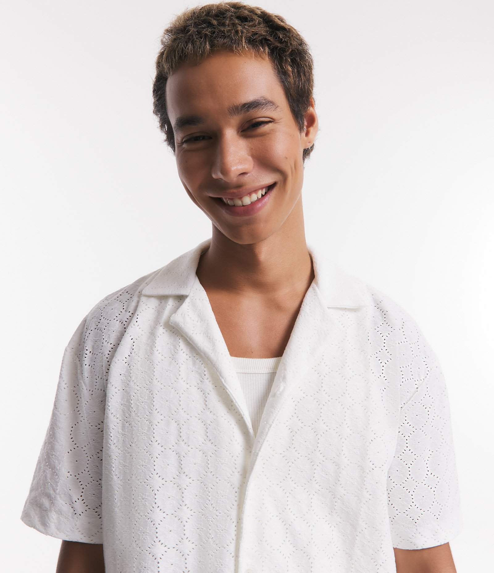 Camisa Boxy em Malha com Bordado e Vazadinhos Branco 5
