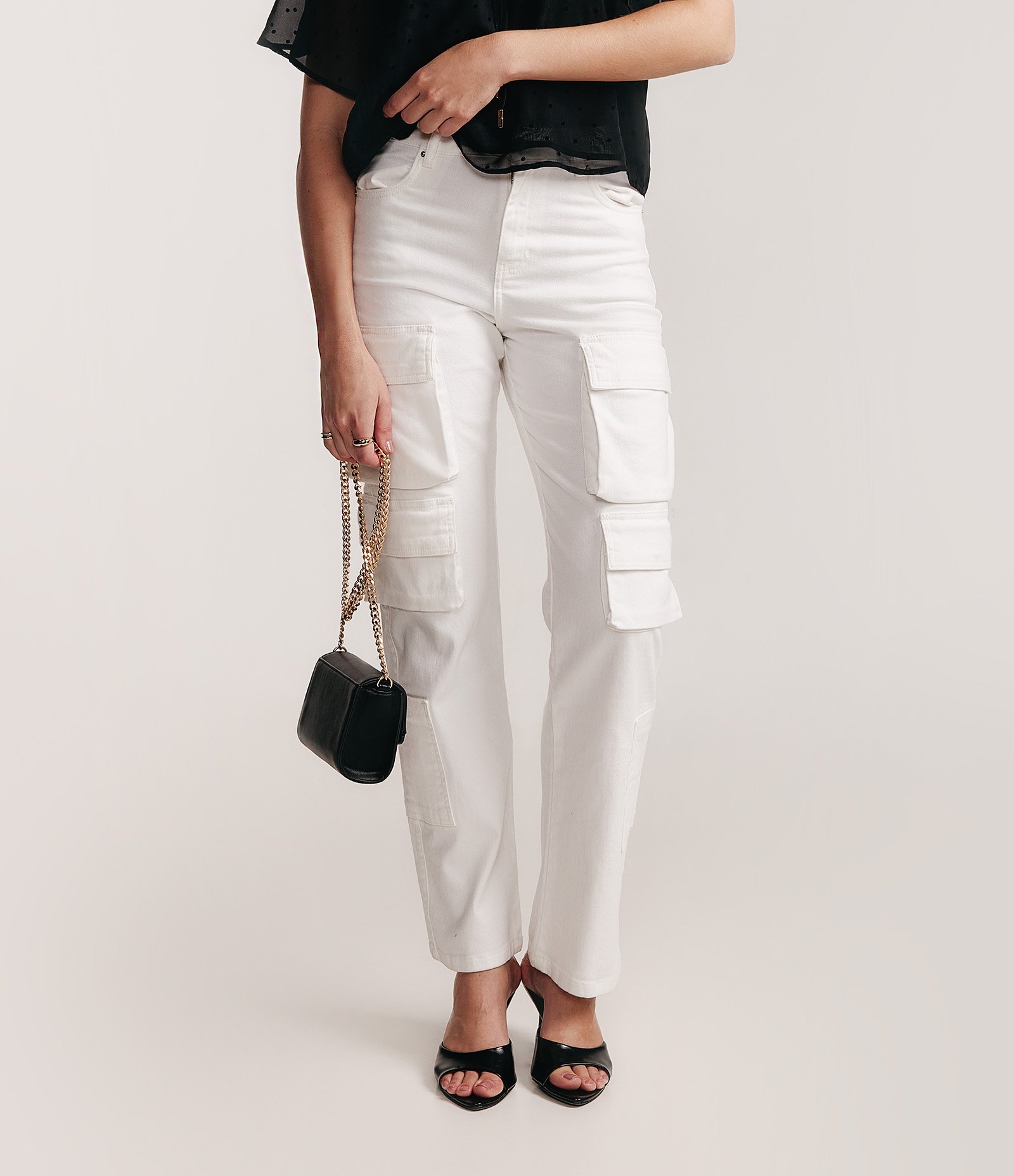 Calça Reta em Sarja com Bolsos Cargo Branco 2
