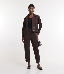 Calça Cargo em Sarja com Detalhe de Abotoamento na Barra