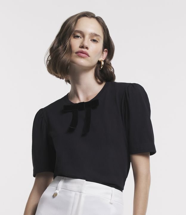 Blusa em Meia Malha com Laço na Gola e Manga Bufante