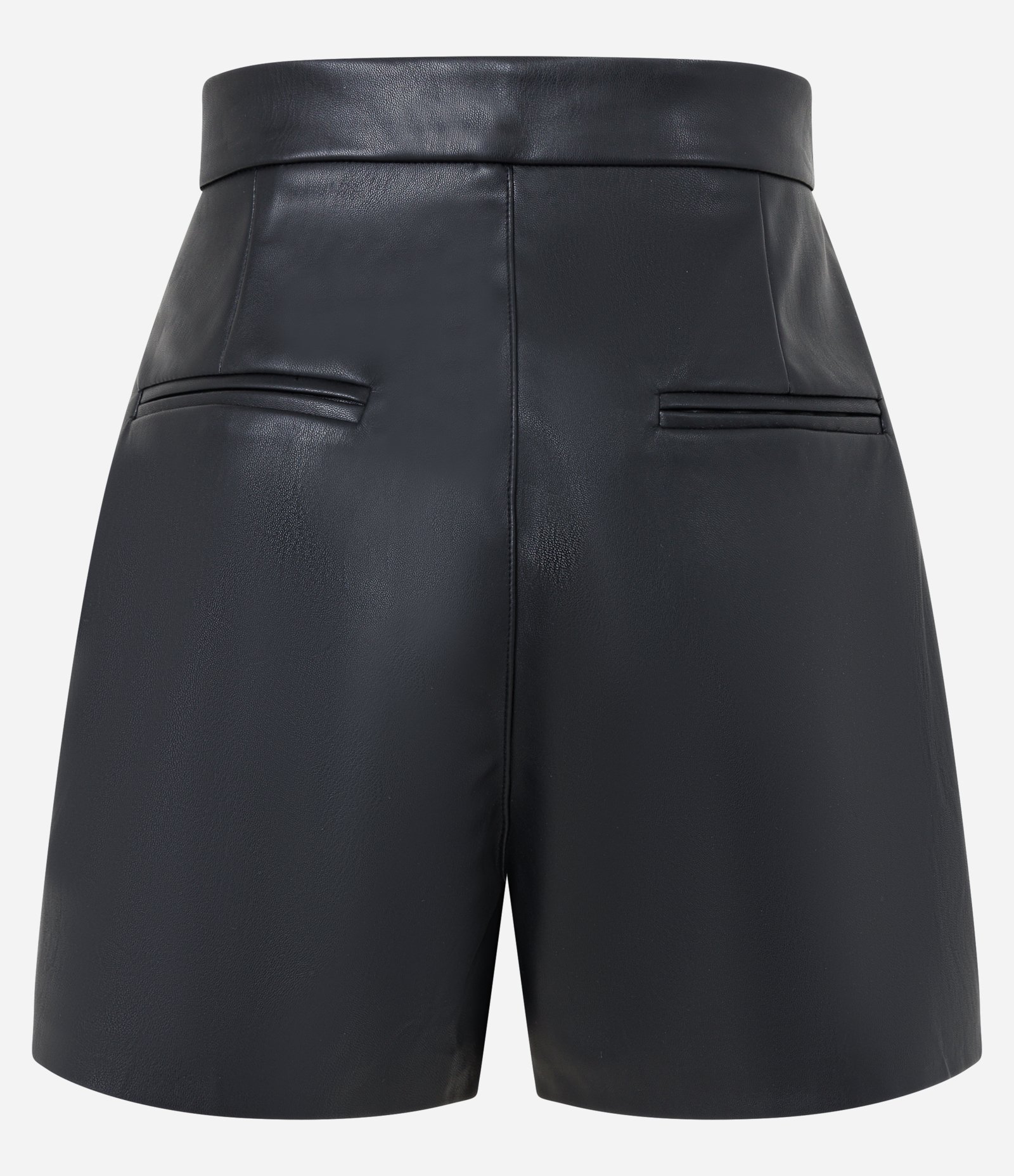 Short Curto em Pu com Recortes Preto 6