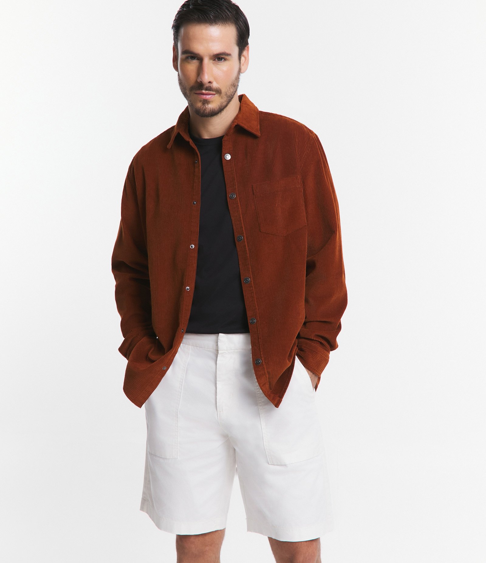 Camisa em Veludo com Bolso no Peito e Abotoamento Marrom 4