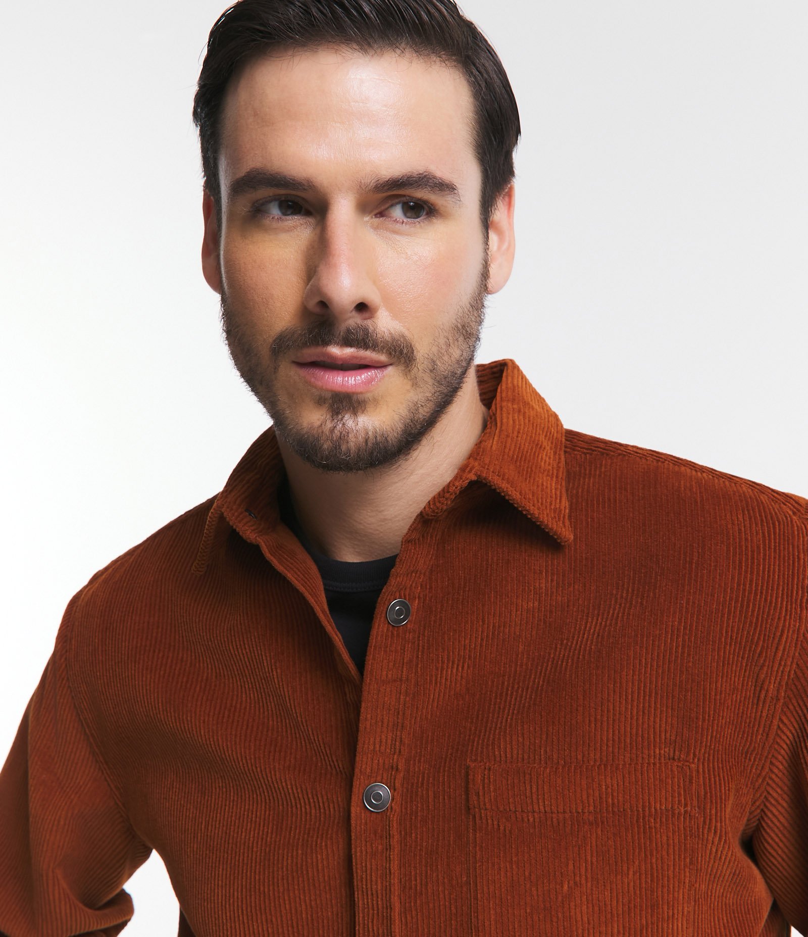 Camisa em Veludo com Bolso no Peito e Abotoamento Marrom 5