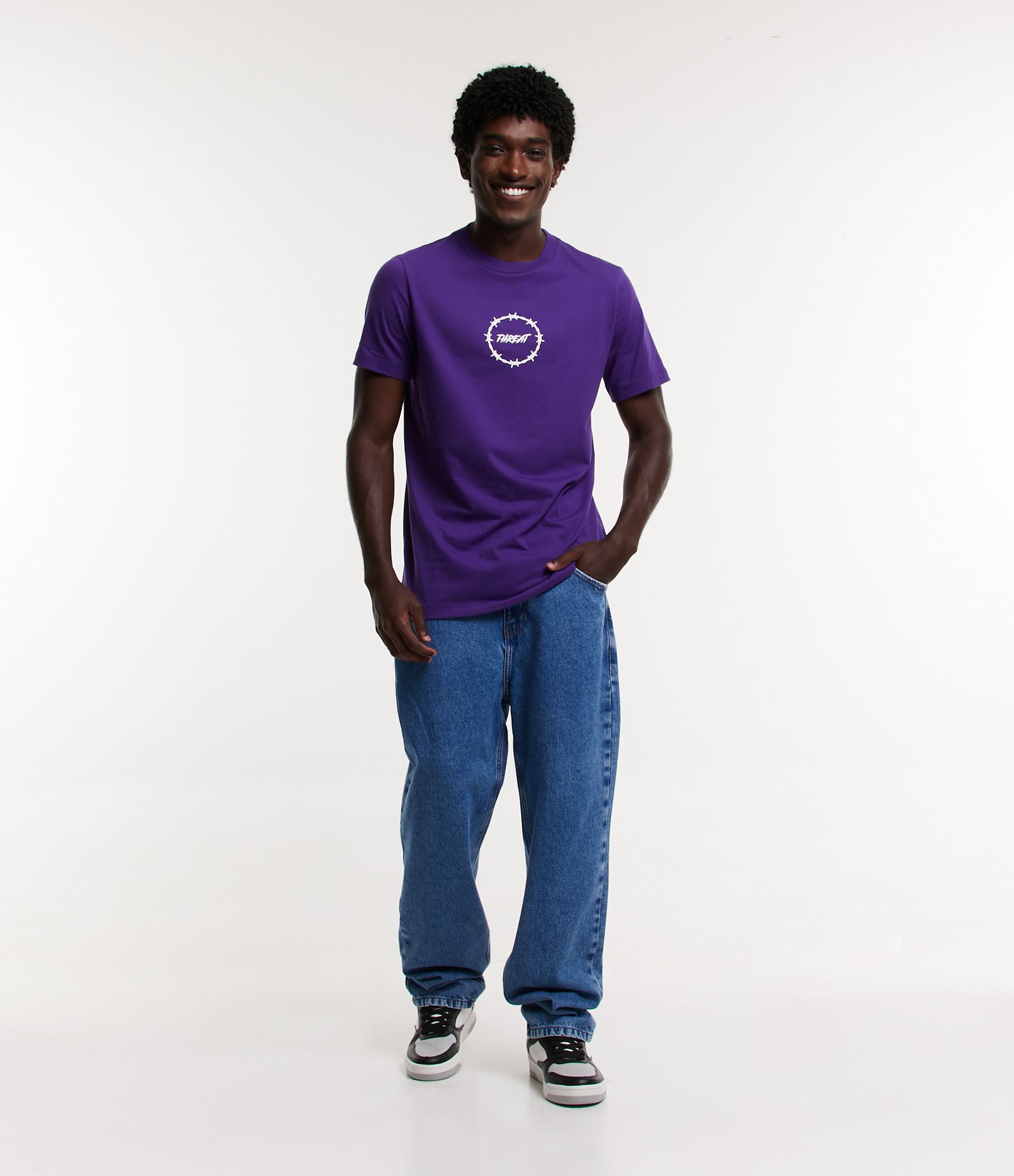Camiseta Regular em Meia Malha com Estampa de Arame Farpado Roxo 2