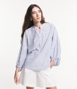 Blusa Manga Ampla em Viscose Listrada com Detalhe V na Gola