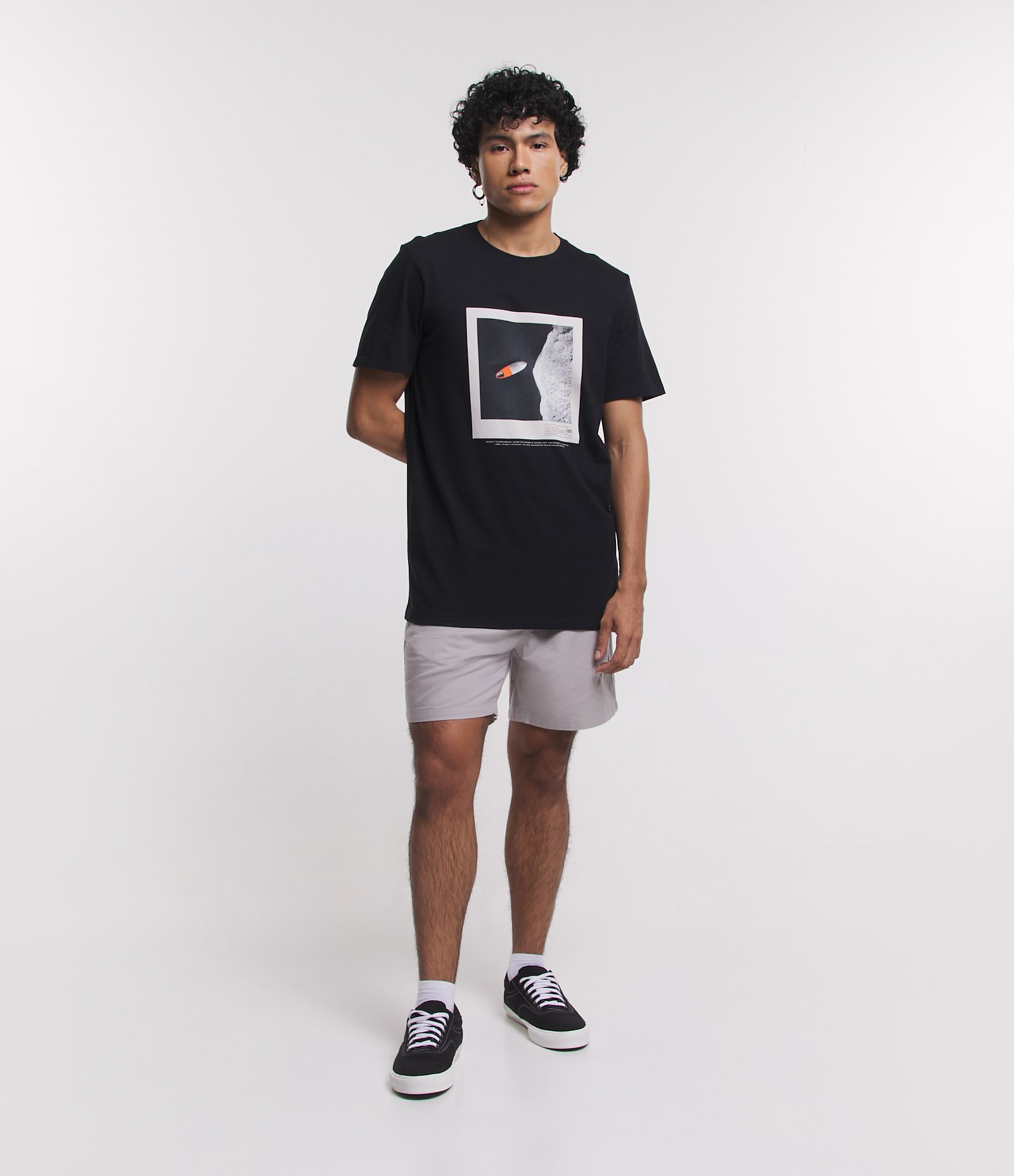 Camiseta Regular em Meia Malha com Estampa Photoprint Prancha Preto 2