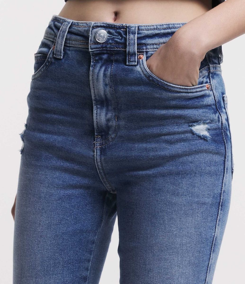 Calça Bootcut Jeans com Bolso Diferenciado Azul Claro