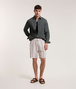 Bermuda em Linho com Algodão Texturizada e com Listras