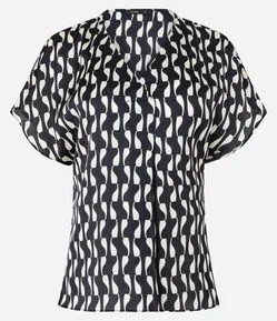 Blusa Acetinado com Decote V e Estampa Abstrata