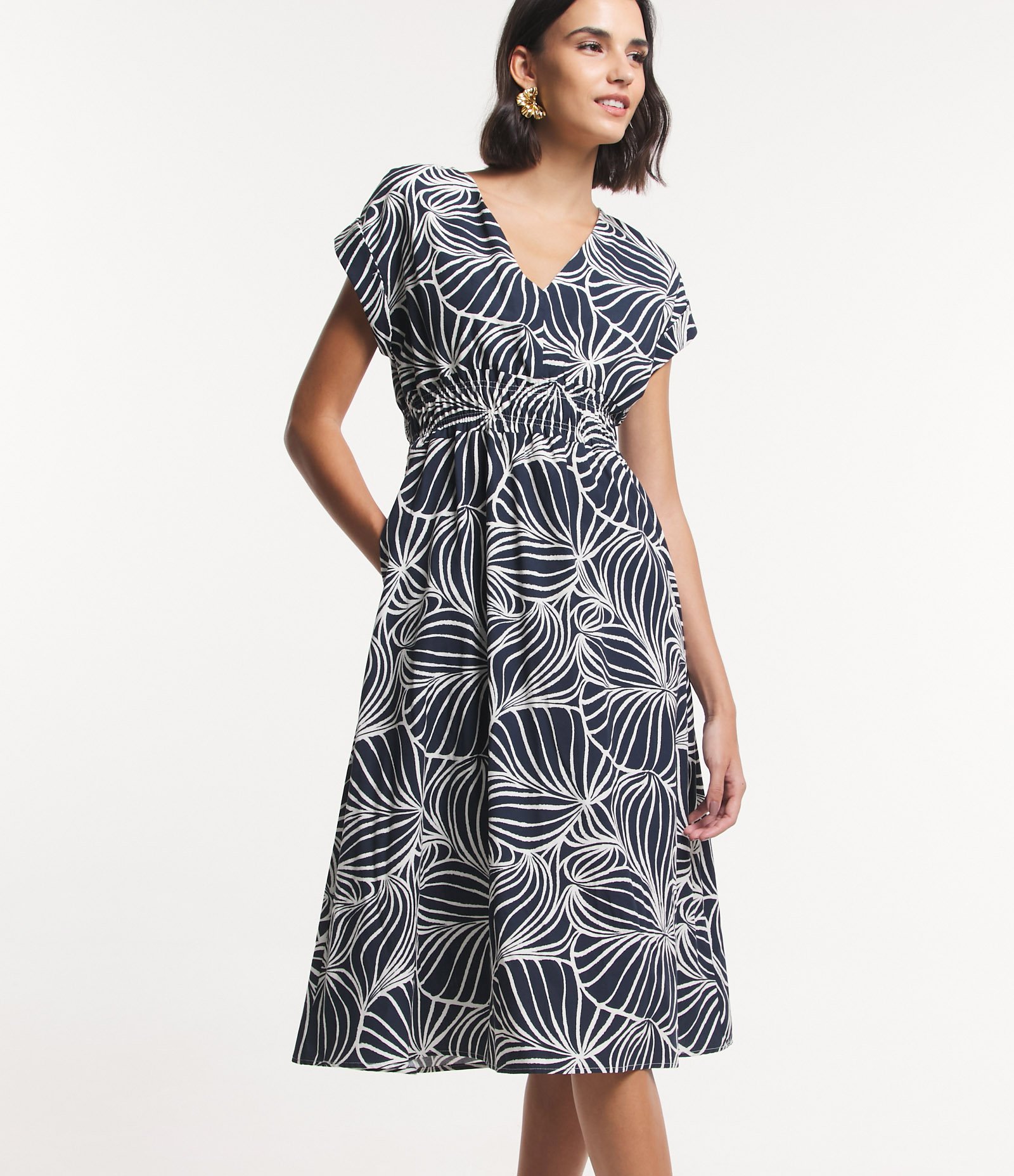 Vestido Midi em Tricoline com Cintura Elástico e Estampa Abstrata Azul 4