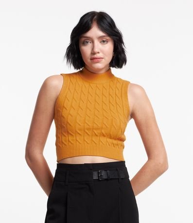 Blusa sem Manga em Tricô com Textura Trançada e Gola Alta Menor preço em Blusa sem Manga em Tricô com Textura Trançada e Gola Alta