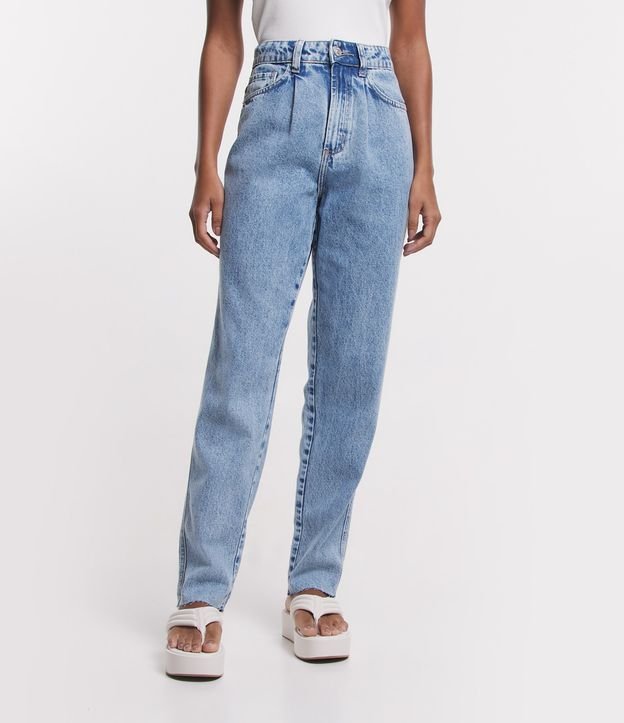 Calça Mom Jeans com Prega e Barra Virada Azul 2