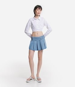 Saia Curta Jeans com Pregas e Fivelas