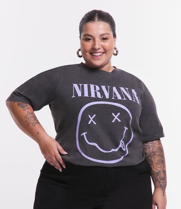 Camiseta Manag Curta com Dead Smile Nirvana Estampado Curve & Plus Size Preto Estonado 1