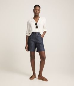 Bermuda Alongada Jeans com Elástico no Cós e Abotoamento Frontal